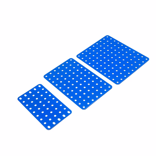 Dongguan-piezas de estampado de láminas de Metal, junta porosa personalizada, grúa de juguete de alta calidad, edificios, accesorios de montaje DIY